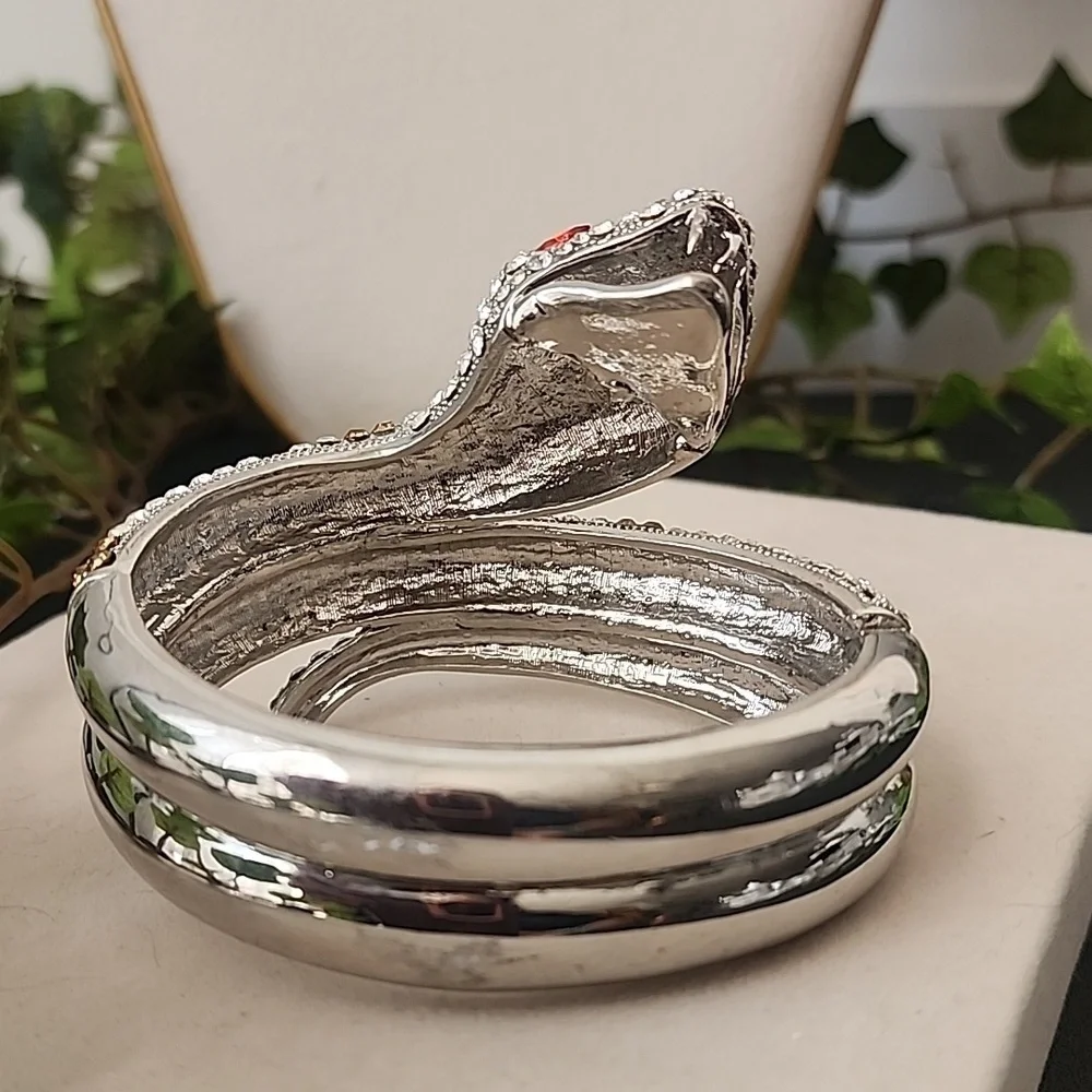 Vintage Silver Crystal Cobra Snake Hinge / Clamper Bracelet